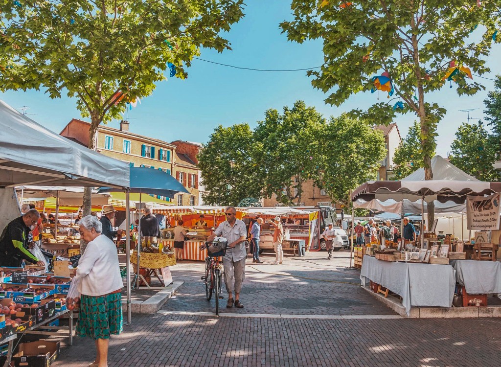 Markt Village des Cigales 2 Dordogne Lot vakantie Frankrijk gezin vakantiehuis met jacuzzi.jpg