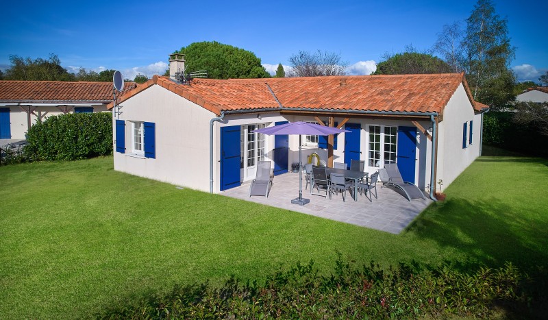 Vieille Vigne 6p 16 vakantiehuis Frankrijk Poitou Charentes forges aveneau terras luxe villapark zwe