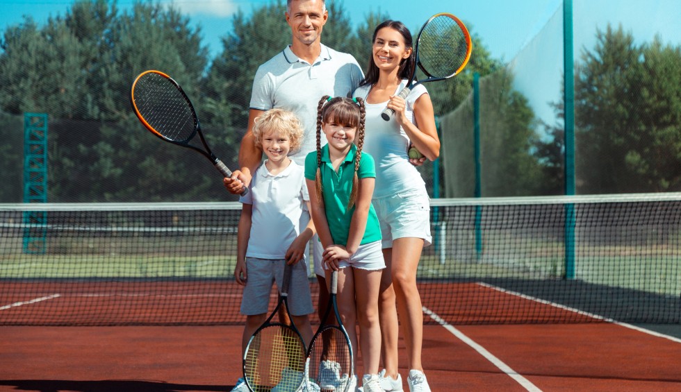Tennis 7 vakantiepark luxe villa Frankrijk zwembad animatie.jpg