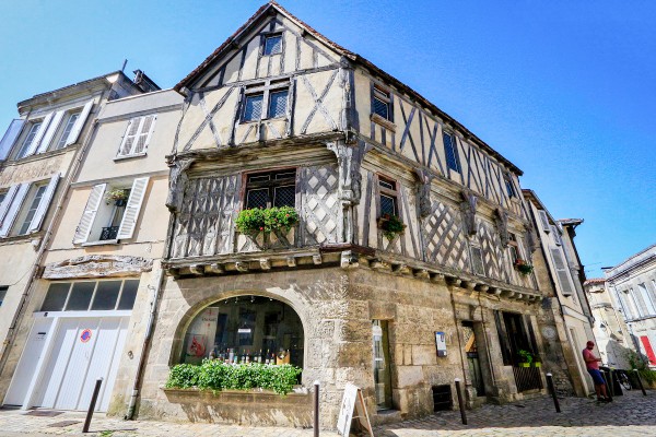 Cognac 14 Frankrijk lieutenance vakantie comfort Charente likeur wijn luxe villa tour champagne.jpg