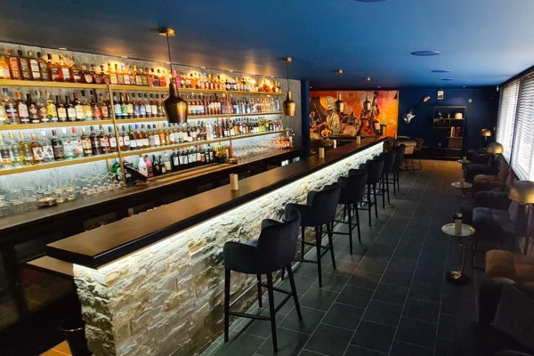 Lanzac Dordogne 2 receptie restaurant lounge bar vakantiepark Frankrijk luxe vakantiehuis diner vaca