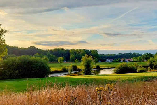 Vigeliere 11 10 Les Forges golf Frankrijk luxe villa zwembad.jpg