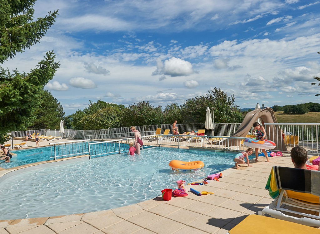 Lanzac zwembad 30S1 vakantiepark Frankrijk Dordogne luxe villa gezinnen.jpg