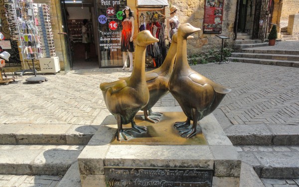 Sarlat 10S Dordogne Frankrijk vakantie luxe villa toeristisch animatie.jpg