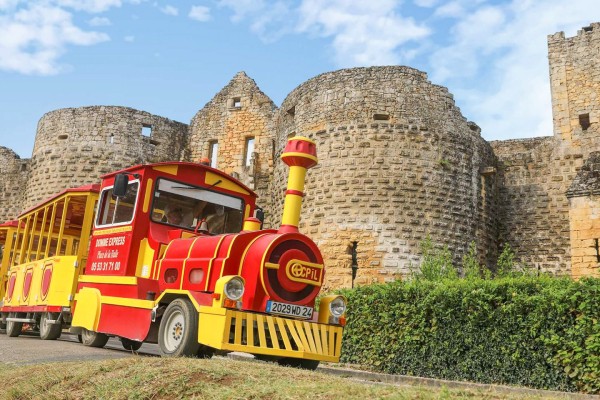 Domme 7a bastide Dordogne Frankrijk train vakantie uitzicht toerisme.jpg
