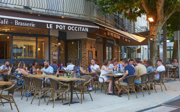 Village de Montmarsis 1 restaurant Gourdon Frankrijk vakantiepark luxe villa pot occitan.jpg