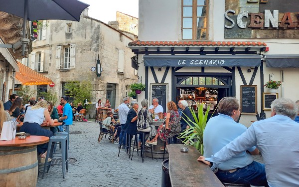 Angouleme 10 terras vakantie Frankrijk in Poitou-Charentes.jpg