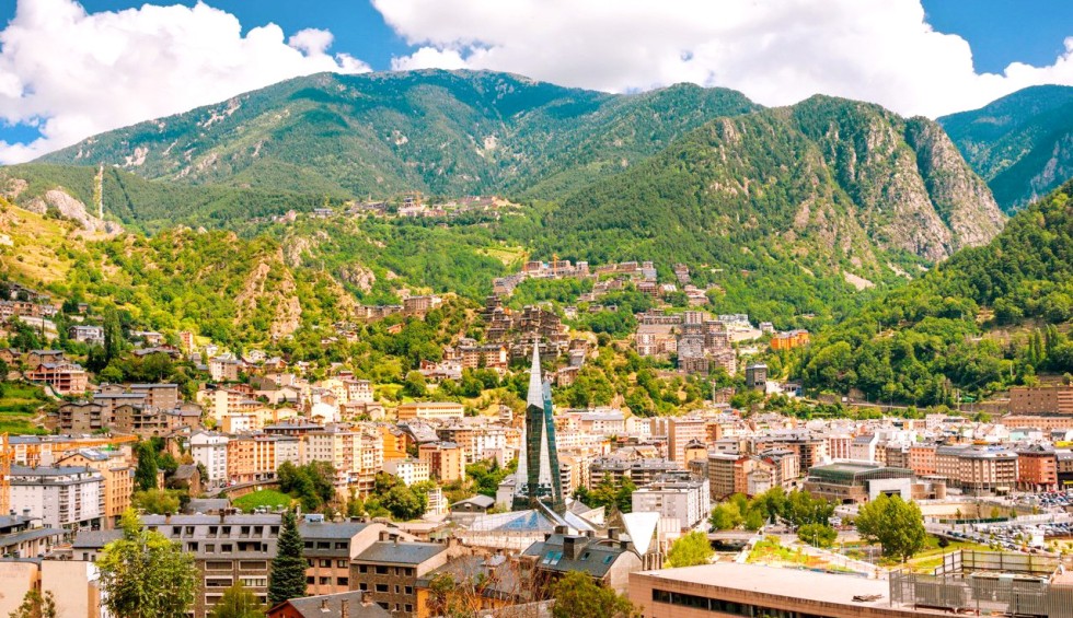 Andorra B 1 vella  vakantiepark luxe villa nederlands animatie pyreneeen bergen ski wandelen.jpg