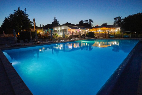 Lanzac zwembad 1 vakantiepark Frankrijk Dordogne luxe villa gezinnen restaurant animati9.jpg
