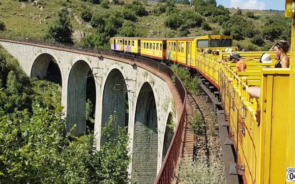 Train 11 jaune Frankrijk vakantie Cerdagne canari pyrenees villefranche mont louis bergen trein pyre