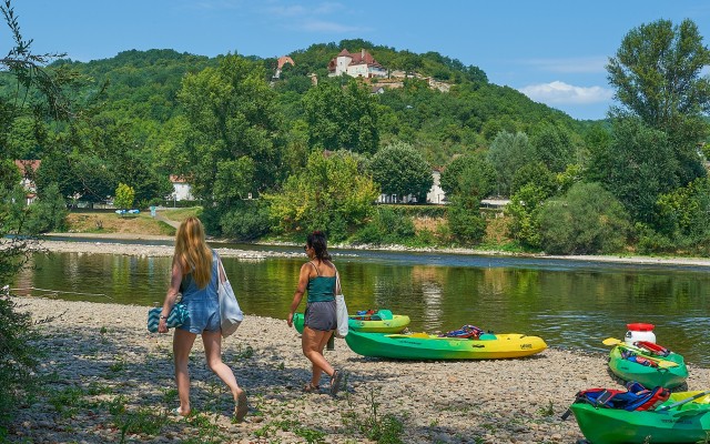 Dordogne kano 1 Frankrijk vakantiehuis canoe kajak gezin kinderen animatie.jpg