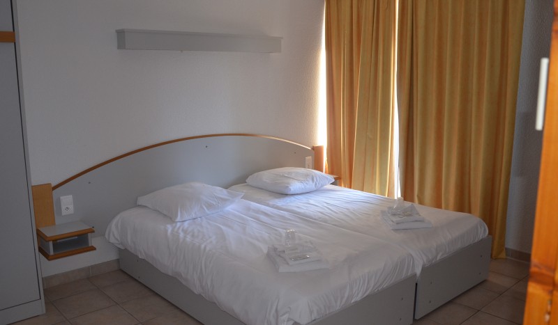 ES 6c 40 Frankrijk Languedoc vakantiepark Middellandse zee Espinet Quillan zwembad restaurant wandel