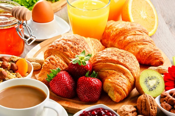 B2a Frankrijk ontbijt vakantie restaurant luxe villa genieten koffie jus d orange.jpg