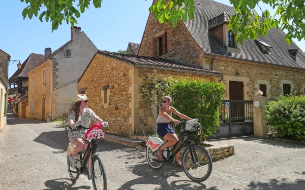 Dordogne fietsen 8c vakantie Frankrijk gezin kinderen voie verte dorpjes.jpg