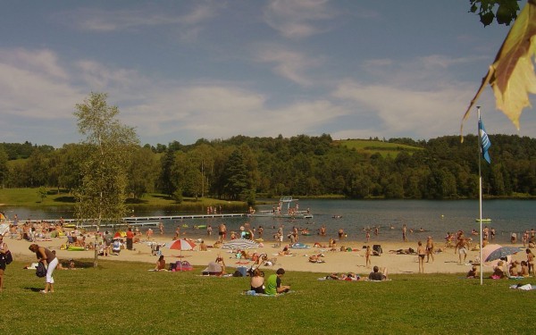 Lac de loisir 1 recreatiemeer Frankrijk lake vakantiepark les forges zonnen en zwemmen spelen in zan