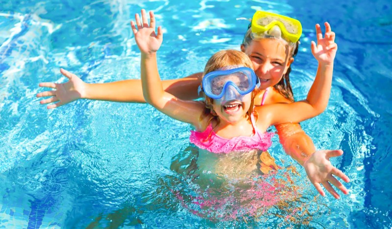 Zwembad 11 Frankrijk vakantiehuis luxe park kinderen nederlandse animatie.jpg
