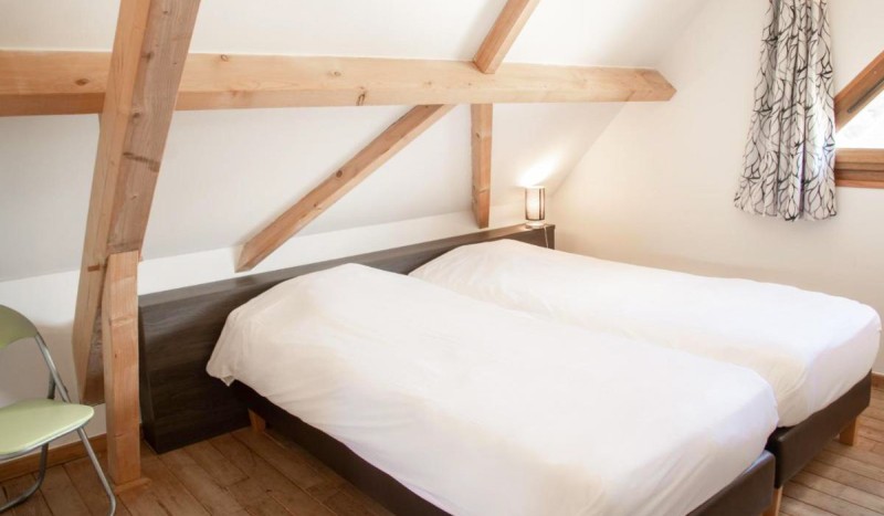 Le Lac Bleu deluxe 21 Dordogne Frankrijk vakantiepark luxe vakantiehuizen zwembad.jpg