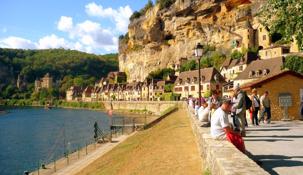 Roque Gageac 6 Frankrijk Dordogne kade rivier toerisme restaurants vakantiehuis luxe villa wifi hond