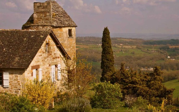 Turenne 9 Frankrijk dordogne uitzicht vallei pyreneeen wandelen bergen wifi senioren kinderen.jpg