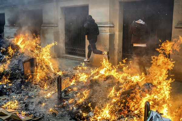 Rellen Frankrijk 8 brandstichting door scholieren en links radicalen.jpg