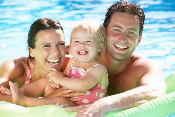 Zwembad 14 Frankrijk vakantiehuis luxe park kinderen nederlandse animatie.jpg