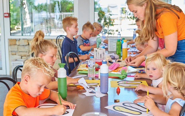 Lanzac animatie 6 Frankrijk vakantiepark Nederlands Dordogne Lot luxe vakantiehuis kinderen kidsclub