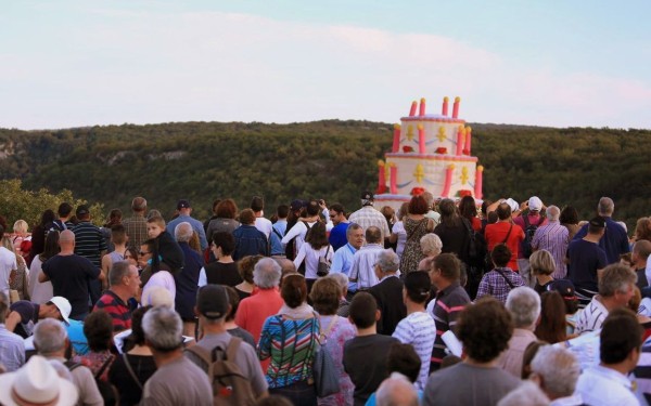 Montgolfiades 3Frankrijk vakantieland bungalowpark luxe villa zwembad nederlands honden.jpg