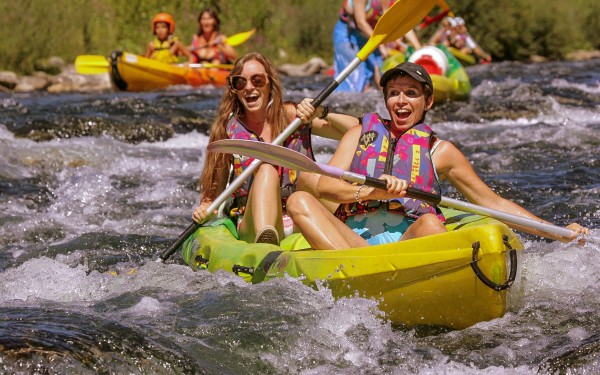 Kano canoe 1S Frankrijk languedoc pyreneeen water kust strand zee vakantiepark.jpg