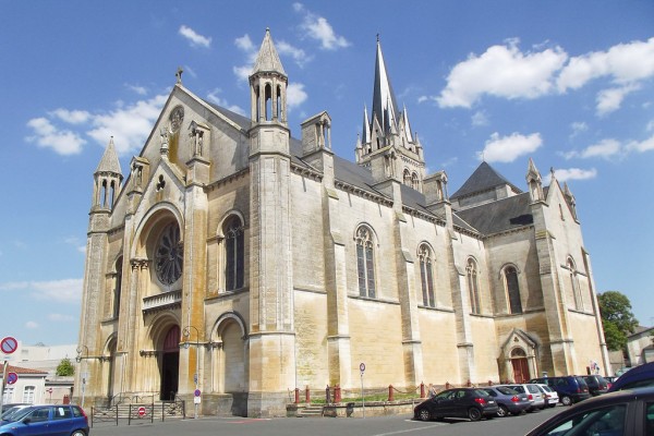 Niort 1 marais poitevin vakantie Frankrijk poitou charentes toerisme kerk.jpg