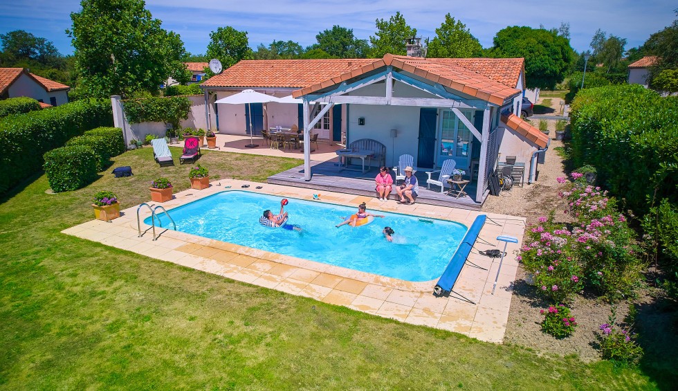 Forges 21b Vieille Vigne zwembad luxe villa vakantiehuis park Frankrijk Poitou Charentes.jpg