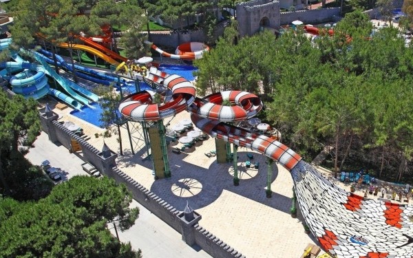 Aquapark 4 Provence Var Frejus Maxime vakantie Frankrijk luxe villa zwembad glijbaan.jpg