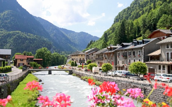 Sixt fer a cheval 9 cascade rouget haute savoie cirque sixt passy natuur vakantie abondance luxe.jpg