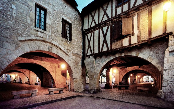 Bastides 12 Gironde Frankrijk vakantieland kust zwembad resort luxe villa toerisme kastelen.jpg