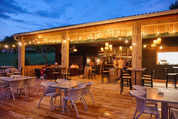 Espinet TR bistro 8 vakantiepark Quillan restaurant bar zwembad recreatiemeer Frankrijk Pyreneen.jpg