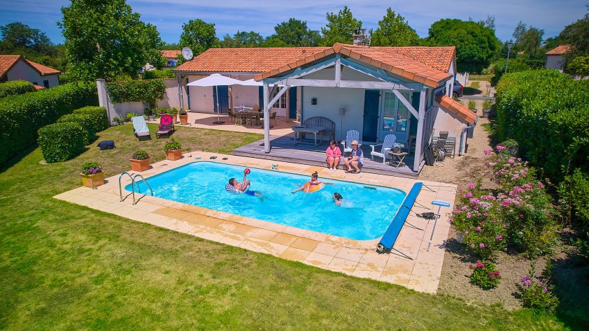 Forges 21a Vieille Vigne zwembad luxe villa vakantiehuis park Frankrijk Poitou Charentes.jpg