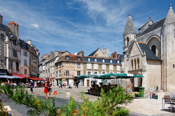 Poitiers 18 Frankrijk Poitou Vienne vakantie villa zwembad Forges futuroscope.jpg