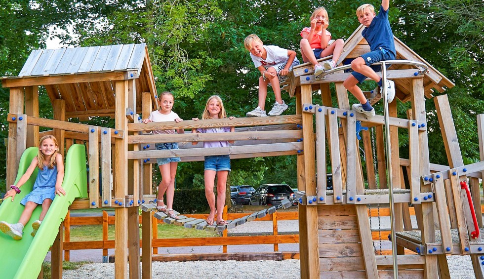 Faciliteiten 18a Chateau de Salles Bordeaux Frankrijk vakantiepark luxe villa kinderen.jpg