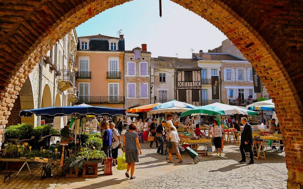 Markt Village des Cigales 9 Dordogne Lot mauroux vakantiehuis Frankrijk gezin.jpg