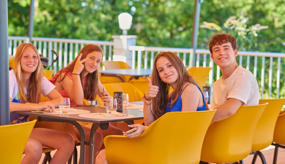 Domaine de Lanzac 1 jongeren vakantiepark Frankrijk restaurant Dordogne.jpg