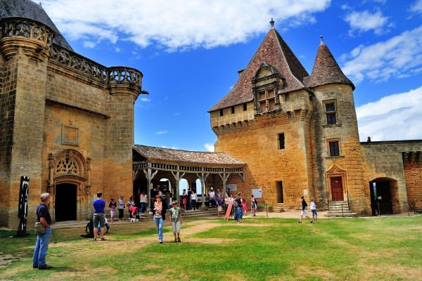 Monflanquin 13 Frankrijk Dordogne Lot bastide vakantie luxe villa feesten plus beaux village.jpg