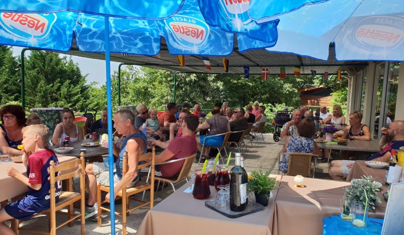 VDC 1 Village des Cigales Frankrijk vakantiepark restaurant borrel animatie kidsclub zwembad.jpg
