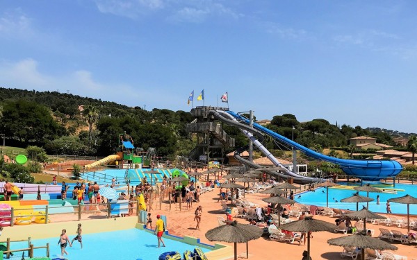 Aquapark 5 Provence Var Frejus Maxime vakantie Frankrijk luxe villa zwembad glijbaan.jpg