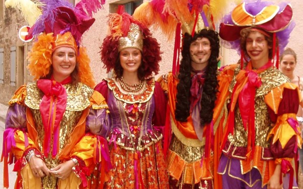 Mirepoix B11 Frankrijk Languedoc ariege optocht vakantiehuis luxe feest pommes katharen franse sfeer