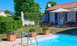 Forges 14 Vieille Vigne zwembad luxe villa vakantiehuis park Frankrijk Poitou Charentes.jpg