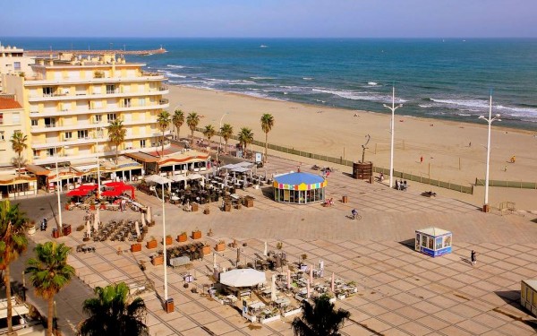 Middellandse zee A7 mediterranee Frankrijk vakantiehuis luxe villa zwembad place uitzicht strand zee