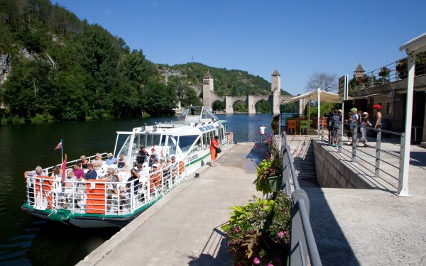 Cahors 2 vakantiepark Frankrijk luxe villa toerisme zwembad cultuur Pont Valentre rondvaart.jpg