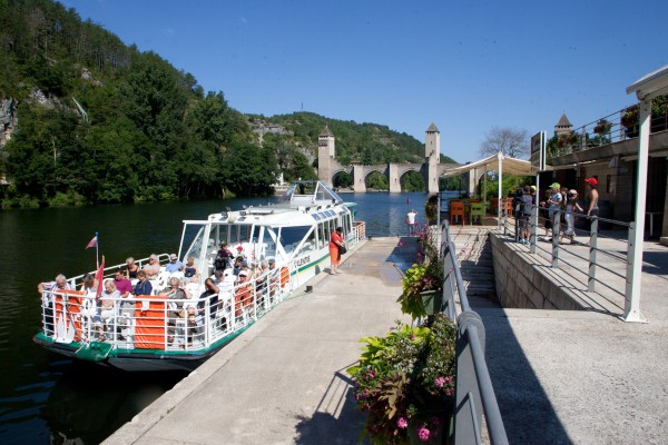 Cahors 2 vakantiepark Frankrijk luxe villa toerisme zwembad cultuur Pont Valentre rondvaart.jpg