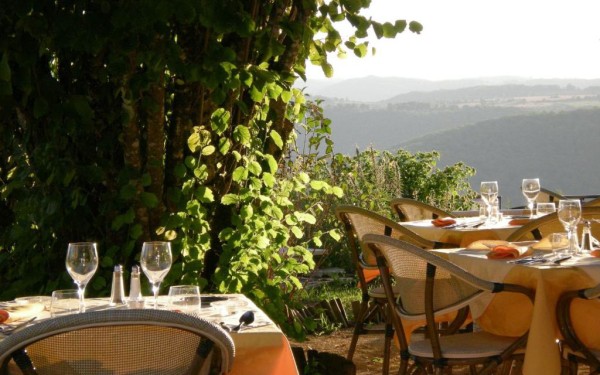 Village de Montmarsis 9 restaurant Gourdon Frankrijk vakantiepark luxe villa zwembad.jpg