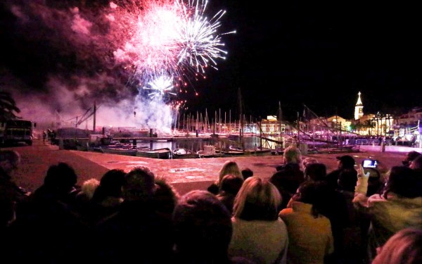 Sanary sur mer 43 feest Provence zuid Frankrijk vakantie luxe villa toerisme Middellandse zee.jpg