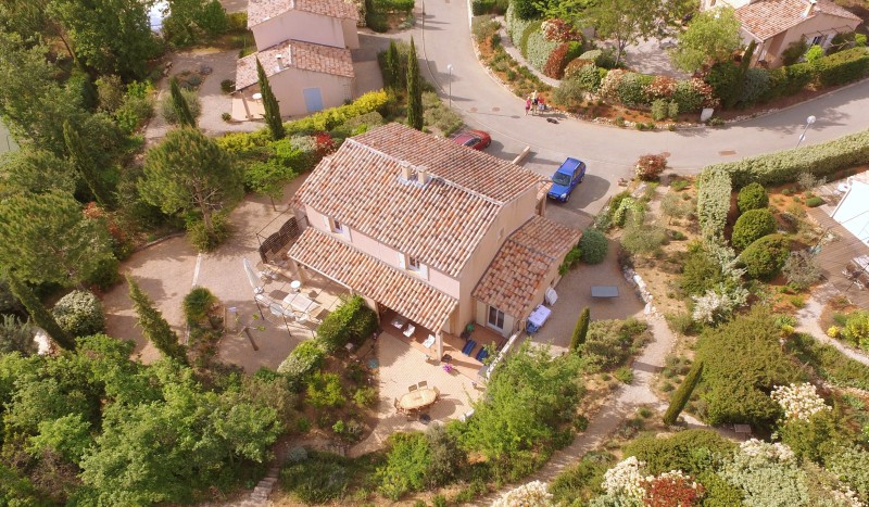JDG 4pg 18 Jardin du Golf Middellandse zee Provence Frankrijk luxe keuken villa vakantiepark zwembad